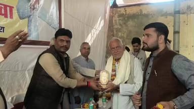 जौरा: पेंशनर दिवस पर आशु सिकरवार महदेवा ने पेंशनर्स एसोसिएशन के सदस्यों का किया सम्मान