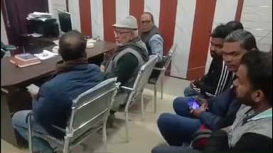 मशरक: बीडीओ ने कार्यालय परिसर में की बैठक, कर्मचारियों को समय से ड्यूटी करने की दी हिदायत