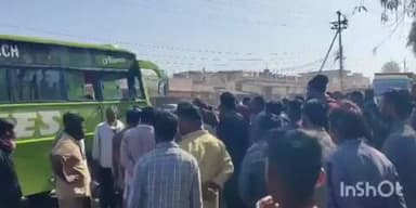 सोहागपुर: भूसा तिराहा के पास बस ने मोटरसाइकिल सवार को मारी टक्कर, महिला घायल