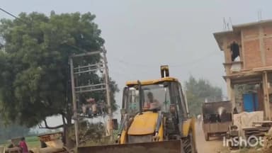 ब्रह्मपुर: ग्रहथा से छोटकी गायघाट तक सड़क निर्माण कार्य तेज़, बीडीओ ने गुणवत्ता बरकरार रखने के दिए निर्देश