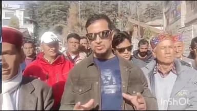 मनाली: मनाली होटलियर एसोसिएशन के प्रधान पद के उम्मीदवार सुभाष ठाकुर मॉल रोड पर अपने समर्थकों के साथ
