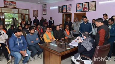 रामसनेही घाट: नई सड़क आवास पर दरियाबाद विधायक/राज्य मंत्री सतीश शर्मा ने क्षेत्र से आए लोगों से मुलाकात की और उनकी समस्याओं को सुना