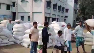 ভগবানগোলা ২: ভগবানগোলা-২ ব্লকে ধান বিক্রয়ে চরম অস্বচ্ছতা! প্রতি কুইন্টালে ৩ কেজি ‘বাড়তি’ আদায়ের অভিযোগ, কৃষকদের ক্ষোভে বিস্ফোরণ