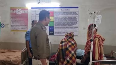 চাঁচল ২: চাঁচল আশাপুর রাজ্য সড়কে ডাম্পারের ধাক্কায় উল্টে গিয়ে গুরুতর জখম মোটরবাইক চালক, আটক ডাম্পার