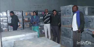 सोहागपुर: उप जिला निर्वाचन अधिकारी ने ईव्हीएम वेयरहाउस का किया निरीक्षण, अन्य अधिकारी भी उपस्थित