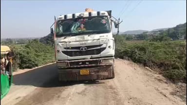 વાંકાનેર: વાંકાનેરના મેસરીયા ગામે ઓવરલોડેડ ડમ્પર, ખનીજ ચોરી અને ખખડધજ રસ્તાઓથી ગ્રામજનો ત્રાહિમામ, રસ્તો બંધ કરાયો