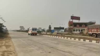 बदलापुर: सरायत्रिलोकी गांव के पास अज्ञात वाहन की चपेट में आने से बाइक सवार युवक गंभीर रूप से घायल