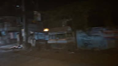 मैरवा में नो इंट्री की खुलेआम धज्जियां उड़ाई जा रही हैं, बे रोक टोक के साढ़े सात बजे ही ट्रक और बड़ी गाड़ियों का आवागमन ...