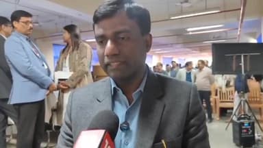 कांके: समाहरणालय में उपायुक्त मंजूनाथ भजंत्री ने राजस्व कार्यों की विस्तृत समीक्षात्मक बैठक की