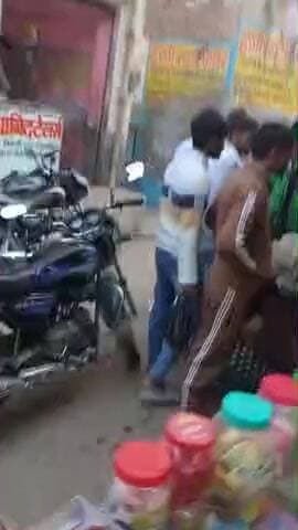 नगर पालिका की लापरवाही है यह भाइयों नगर कस्बे में मंदिर वाली गली सड़क के गिरी हुई है