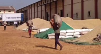 स्लीमनाबाद: धान खरीदी केंद्र स्लीमनाबाद में अव्यवस्था, किसानों को अपमान, नियमों की अनदेखी