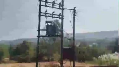 राधानगरी: करंजीवणे येथील विद्यामंदिर शाळेच्या शेजारी असणाऱ्या गोठण परिसरात दुपारच्या सुमारास भीषण आग लागून शेतकऱ्यांचे मोठे नुकसान