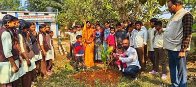ग्राम रमगढ़ी में पौधारोपण कार्यक्रम का आयोजन किया गया