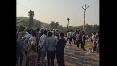 વાંકાનેર: વાંકાનેરના મેસરીયા ગામે પોલીસ અને ખાણખનીજ વિભાગની હાજરીમા ખનીજ માફીઆઓ ખનીજ ભરેલા વાહનો છોડાવી નાસી છૂટ્યા, વિડિયો વાયરલ