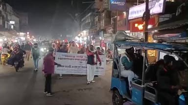 গড়বেতা ৩: চন্দ্রকোনারোড সারদাময়ী উচ্চ মাধ্যমিক বিদ্যালয়ের প্লাটিনাম জয়ন্তী উপলক্ষে আমন্ত্রণের বার্তা নিয়ে মশাল যাত্রা