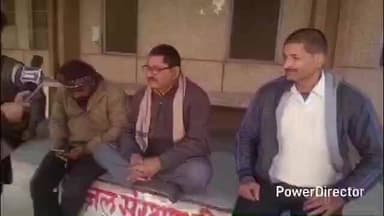 राजापुर: राजापुर के सुरिजवा भटरी गांव में अज्ञात कारणों से युवक ने फांसी लगाकर की आत्महत्या, पुलिस ने कराया शव का पोस्टमार्टम