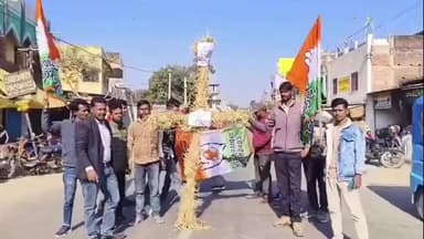 सेन्हा: पटना में महिला डॉक्टर से दुर्व्यवहार पर लोहरदगा में उबाल, युवा कांग्रेस ने नीतीश कुमार का पुतला फूंका