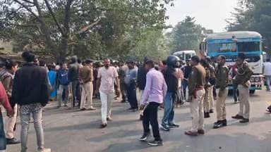 काराकाट: काराकाट में तेज रफ्तार स्कॉर्पियो ने साइकिल सवार और पैदल महिला को कुचला, दोनों की मौत; NH 120 जाम