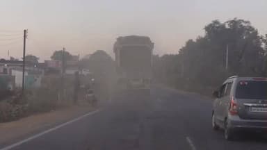 दमयंती नगर: मारुताल टोल प्लाजा के पास चलते ट्रक का टायर फटने से हड़कंप, घटना का वीडियो वायरल