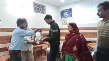 কেশপুর: ইন্দ্রফিলের পক্ষ থেকে কেশপুরে মেধাবী ছাত্র-ছাত্রীদের ট্যাব প্রদান অনুষ্ঠানে মহকুমা কৃষি আধিকারিক