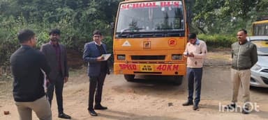 चंदवारा: जिला परिवहन पदाधिकारी श्री विजय कुमार सोनी के नेतृत्व में ग्रिजली स्कूल के वाहनों की हुई जांच
