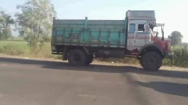 हंडिया: आरटीओ द्वारा अलग-अलग स्थानों पर ओवरलोड वाहनों के खिलाफ आज विशेष चलानी कार्रवाई की गई