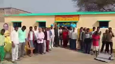 पाकुड़िया: पाकुड़िया प्रखंड प्रमुख ने बन्नोंग्राम धान अधिप्राप्ति केंद्र का फीता काटकर उद्घाटन किया