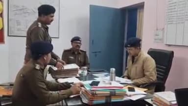 बिक्रमगंज: बिक्रमगंज थाना के एएसपी ने किया निरीक्षण, अपराध रजिस्टर और साफ-सफाई का लिया जायजा, सुरक्षा बढ़ाने के दिए निर्देश