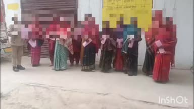 भानपुर: भानपुर क्षेत्र में बहू-बेटी सम्मेलन के तहत पुलिसकर्मियों ने महिलाओं को जागरूक किया, बांटे पंपलेट