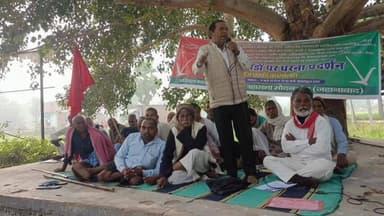 मोदनगंज: अखिल भारतीय किसान सभा ने विभिन्न मांगों को लेकर प्रखंड मुख्यालय पर दिया धरना