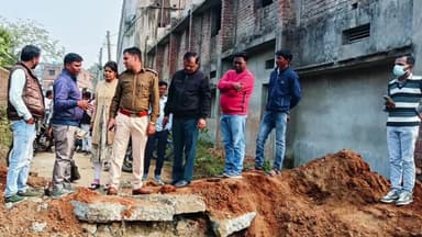 बलियापुर: रास्ता अवरुद्ध मामले में सीओ और थाना प्रभारी ने लिया जायजा