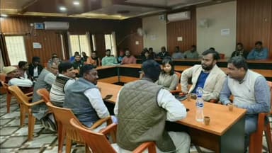 मीनापुर: मीनापुर प्रखंड मुख्यालय में विधायक अजय कुमार कुशवाहा ने अंचल कर्मियों के साथ की समीक्षा बैठक, दी चेतावनी