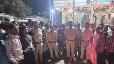 ತಾಳಿಕೋಟಿ: ಬೆಳೆಬಾವಿ ಗ್ರಾಮದಲ್ಲಿ ಪೊಲೀಸ್ ಅಧಿಕಾರಿಗಳಿಂದ ಗ್ರಾಮಸ್ಥರಿಗೆ ಕಾನೂನು ಜಾಗೃತಿ