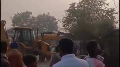 करनैलगंज: करनैलगंज नवीन मंडी में प्रशासन ने की बड़ी कार्रवाई, 100 से अधिक अवैध अतिक्रमण हटाए