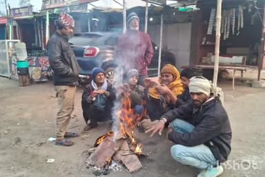 पड़वा: पड़वा में शीतलहरी के कारण लोगों ने लिया अलाव का सहारा