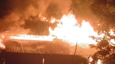 গোপীবল্লভপুর ২: তালগ্রামে গভীর রাতে আগুনে ভস্মীভূত হল বসতবাড়ী,আগুনে পুড়ে মৃত্যু হয় প্রৌঢ় ব্যক্তির,পরিবারের পাশে দাঁড়ল ব্লক প্রশাসন