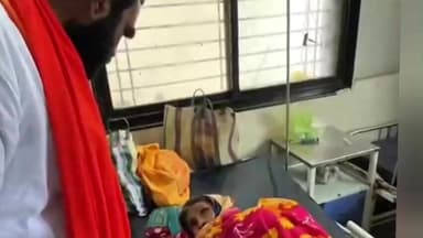 औंढा नागनाथ: पांढऱ्या पेशी कमी झालेल्या आजीबाईस आमदार संतोष बांगर यांनी केली आर्थिक मदत