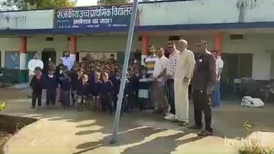 गनाेड़ा: राजकीय उच्च प्राथमिक विद्यालय अखेराज में गडा़ में स्वेटर का वितरण