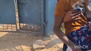 హుజూరాబాద్: సిరిసేడు గ్రామంలో ఓటు వేసేందుకు వచ్చిన వృద్ధులకు వీల్ ఛైర్ లేకపోవడంతో చేతులపై ఎత్తుకెళ్లిన యువత