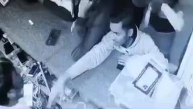 डलमऊ: कुटिया चौराहे पर दबंगों का तांडव, मोबाइल दुकान में घुसकर दुकानदार से मारपीट का वीडियो हुआ वायरल