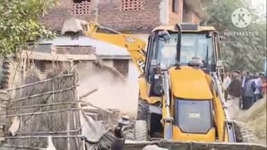 पताही: महमदी वार्ड 2 में सरकारी जमीन पर 15 वर्षों से किए गए अतिक्रमण पर प्रशासन ने चलाया बुलडोजर, 7 लोगों के मकान किए ध्वस्त