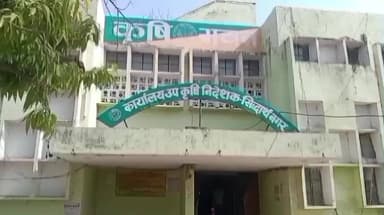 डुमरियागंज: जिले में 58 समितियों और 211 निजी दुकानों से यूरिया उर्वरक का वितरण, 5 दुकानों को निलंबित किया गया