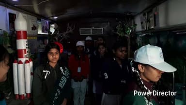 परसिया: कन्या शाला पहुंची विज्ञान यात्रा, छात्राओं ने बताया प्रैक्टिकल ज़रूरी, विज्ञान के पाठ्यक्रम अपडेट नहीं