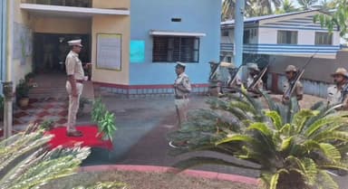 ಭಟ್ಕಳ: ಶಹರ ಪೊಲೀಸ್ ಠಾಣೆಗೆ ಜಿಲ್ಲಾ ಪೊಲೀಸ್ ವರಿಷ್ಠಾಧಿಕಾರಿ ದೀಪನ ಕುಮಾರ್ ಎನ್.ಎಂ ಭೇಟಿ, ಕಡತಗಳ ಪರಿಶೀಲನೆ