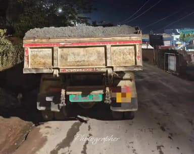 मुनस्यारी: कोतवाली पिथौरागढ़ पुलिस ने घाट क्षेत्र में अवैध खनन के मामले में टिप्पर किया सीज