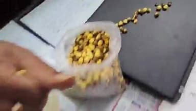 गोरखपुर में 30 टन मिलावटी भुना चना पकड़ा, चमकदार पीला करने के लिए प्रतिबंधित केमिकल औरामाइन इस्तेमाल
#गोरखपुर #मिलावटीच...