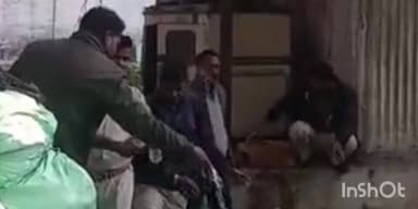 त्रिवेणीगंज: त्रिवेणीगंज थाना परिसर में गड्ढा खोदकर 1683.8 लीटर देसी व 2.250 लीटर विदेशी शराब नष्ट की गई