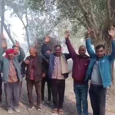जोगापट्टी: योगापट्टी प्रखंड के फतेहपुर में सड़क निर्माण की गुणवत्ता पर सवाल, ग्रामीणों का प्रदर्शन