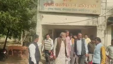 ढीमरखेड़ा: ढीमरखेड़ा: लीज की सरकारी भूमि पर जनपद भवन बनने पर भाजपा-कांग्रेस ने जताई आपत्ति, एसडीएम से की शिकायत