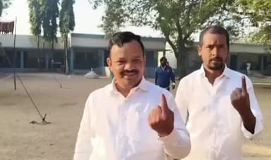 టేక్మల్: రెడ్డిపల్లి గ్రామంలో ఓటు హక్కు వినియోగించుకున్న కాంగ్రెస్ జిల్లా అధ్యక్షుడు ఆంజనేయులు గౌడ్